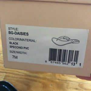 BCBG black flip flops